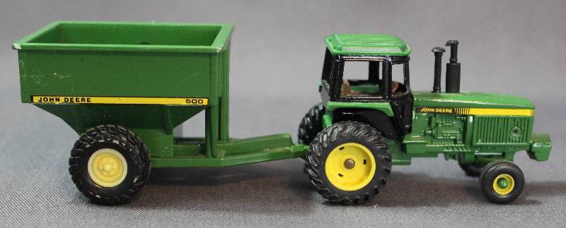lot 9179 image: ERTL Die-Cast John Deere Tractor and Farm Crop Trailer. 1779D & 0550D