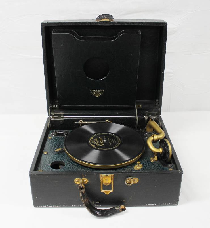 lot 9183 image: Victrola 4 A - Victor Talking Machine Co. Made in Camden, NJ USA