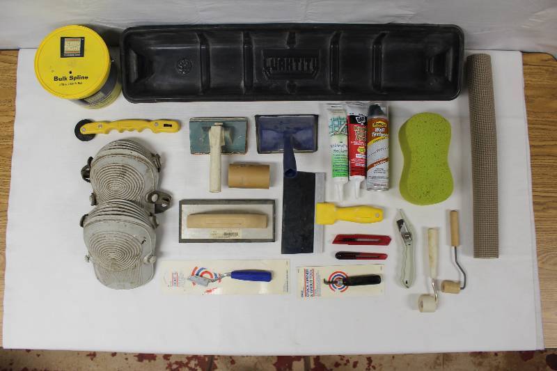 lot 9192 image: Large lot of Tools for Tiling, Grouting, & Replacing a Screen. Knee Pads too