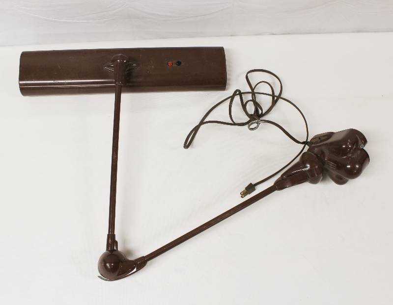 lot 9196 image: Vintage Art Specialty Co. FLEXO Brown Mounting Desk Lamp.