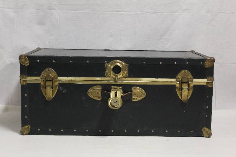 lot 9207 image: Vintage Vacationer Steamer Trunk with Interior Lined. 13 x 31 X 17