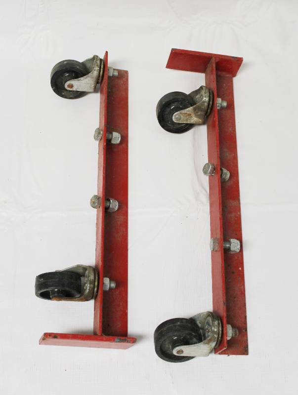 lot 9208 image: 15 Metal Attachable Wheels for Tool Box or Cabinet with 2 Castors.