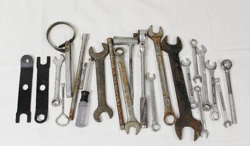 lot 9210 image: Lot of Various Hand Tools - Wrenches, Ratchets, & More