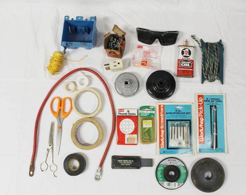 lot 9215 image: Lot of Various Tool Bits with Extras