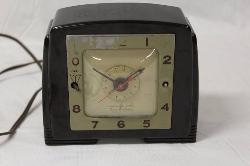 lot 9223 image: Vintage 5 General Electric Tune-A-Larm, Model 8H64
