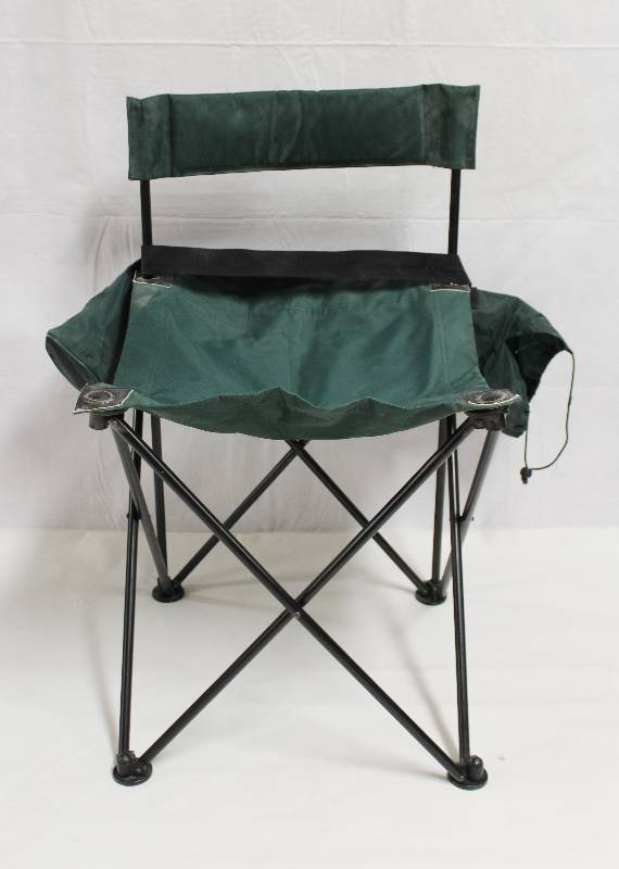lot 9230 image: Green Travel Seat with Back Rest and Carrying Bag with Handle.
