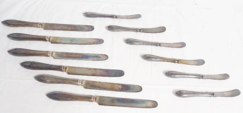 lot 9543 image: Vintage Flatware - Knives - 2 sizes - Unique styles - Check it out