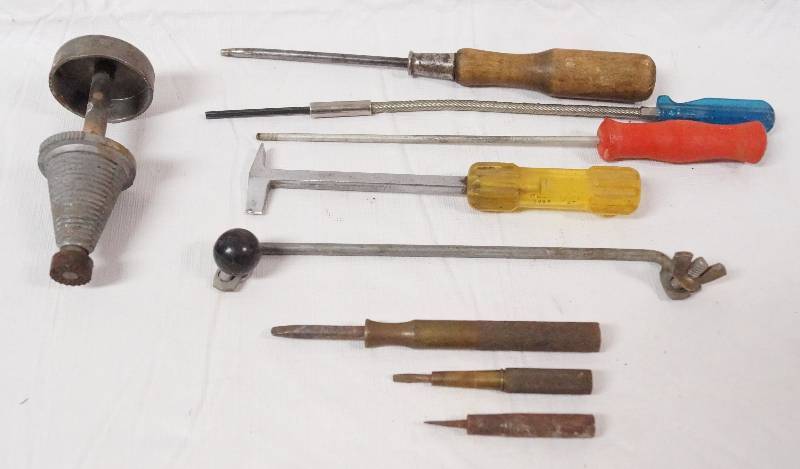 lot 9557 image: Lot of various hand tools - Some Vintage