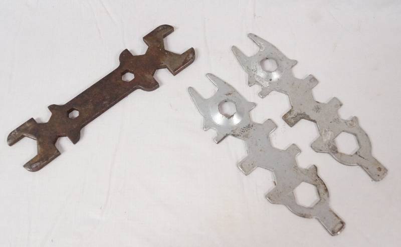 lot 9561 image: Lot of 3 - Flat Multi-Wrenches - See Pics