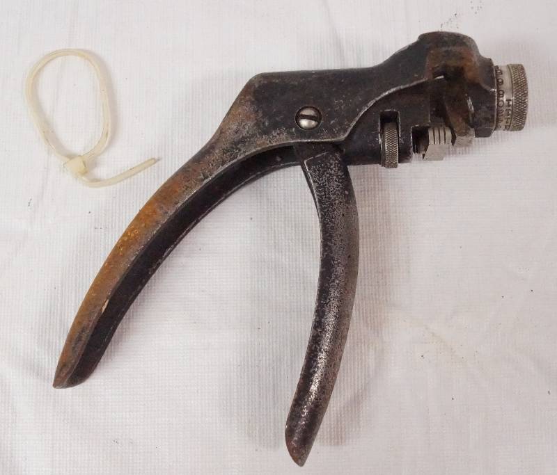 lot 9562 image: Vintage Pistol Grip Hand Tool - Rivet Driver
