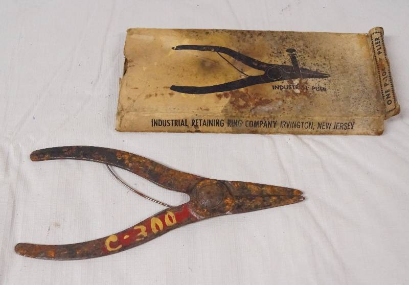 lot 9564 image: Vintage Pliers in Original Box