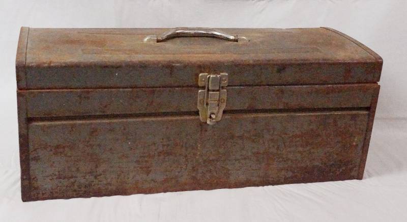 lot 9565 image: Metal Tool Box w nice red metal tool tray
