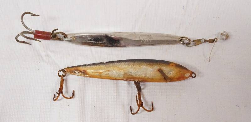 lot 9566 image: Lot of 2 Vintage Fishing Lures