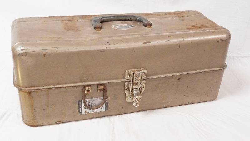 lot 9571 image: Old Metal Tackle Box w some TackleWeights - see pics