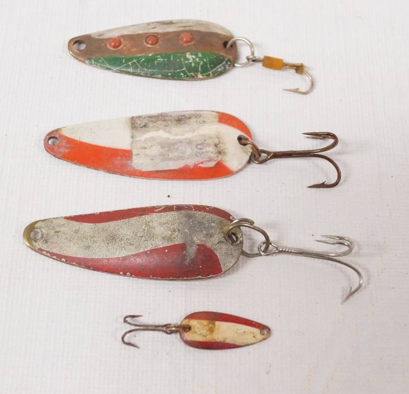 lot 9572 image: Lot of 4 Fishing Lures