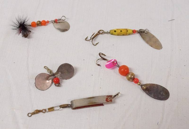 lot 9573 image: Lot of 5 Fishing Lures