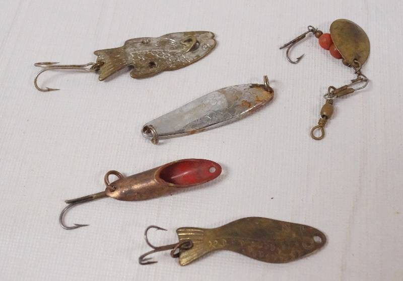 lot 9574 image: Lot of 5 Fishing Lures