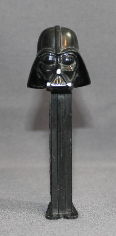 lot 9449 image: 1997 Lucas Films Darth Vadar PEZ Dispenser - U.S. Patent 4.966.305