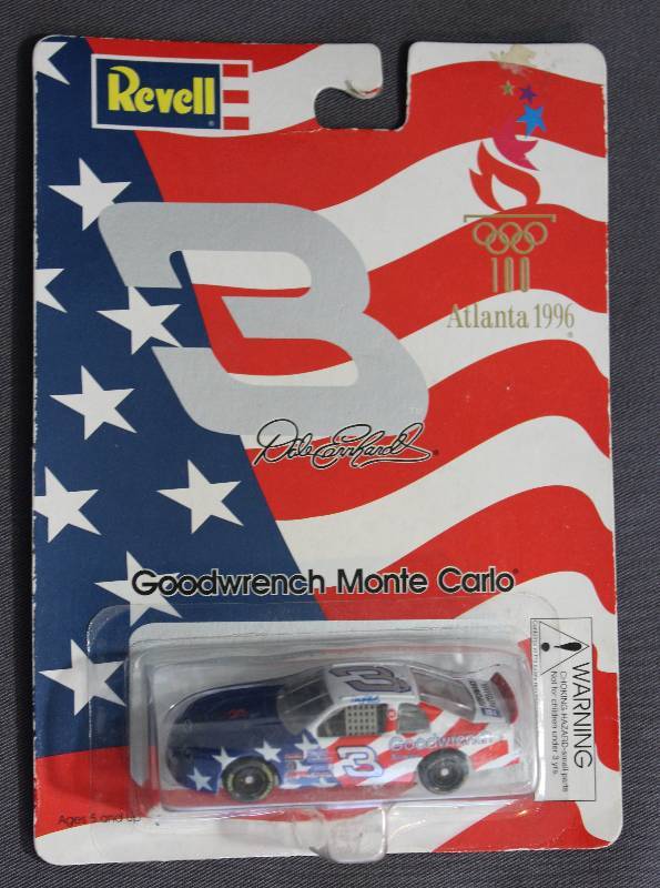 lot 9456 image: Revell Dale Earnhardt Die Cast Stock Car, Goodwrench Monte Carlo. NEW in Pkge