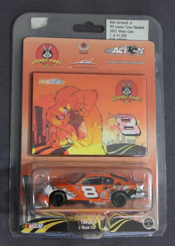lot 9462 image: 2002 Dale Earnhardt Jr. #8 Looney Tunes Rematch 2002 Monte Carlo
