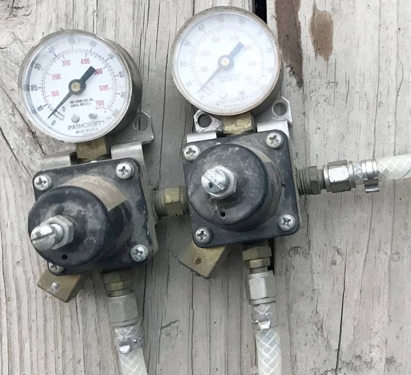 lot 4205 image: 2 Commercial Regulators with Gauges