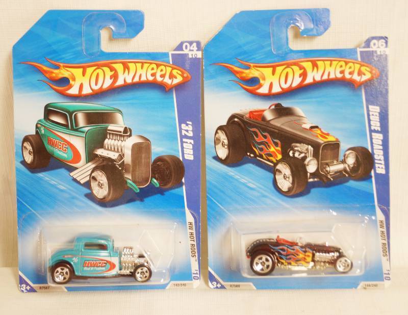 lot 2444 image: Lot of 2 HOT WHEELS - Roadsters - 32 FORD & Deuce Roadster - NEW IN PACKAGES