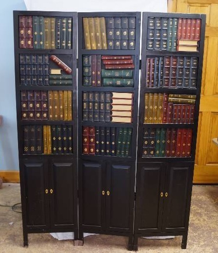 lot 9157 image: Room Screen Divider - VERY NICE & Heavy  Book Dcor - Black on reverse - Great piece of furniture Must see
