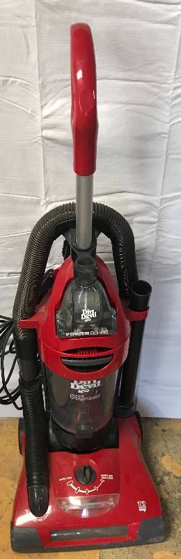 lot 4236 image: Dirt Devil Vacuum Cleaner - Needs Belt and Cleaned