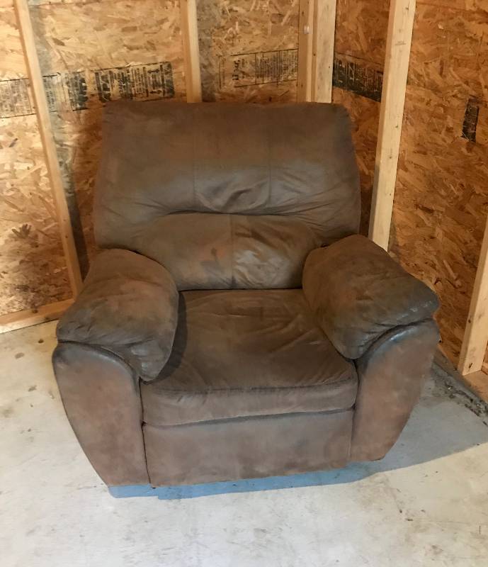 lot 4237 image: Big Plush Brown Ultra Suede Micro Fiber Rocker  Recliner Chair