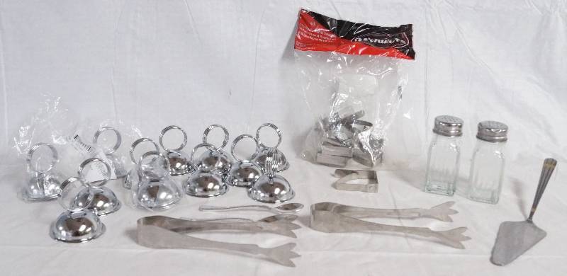 lot 9338 image: Lot of Catering Card Holders, Tablecloth Clips and More See Photos