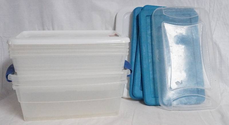 lot 9605 image: Lot of Plastic Storage Containers - approx shoe-box size