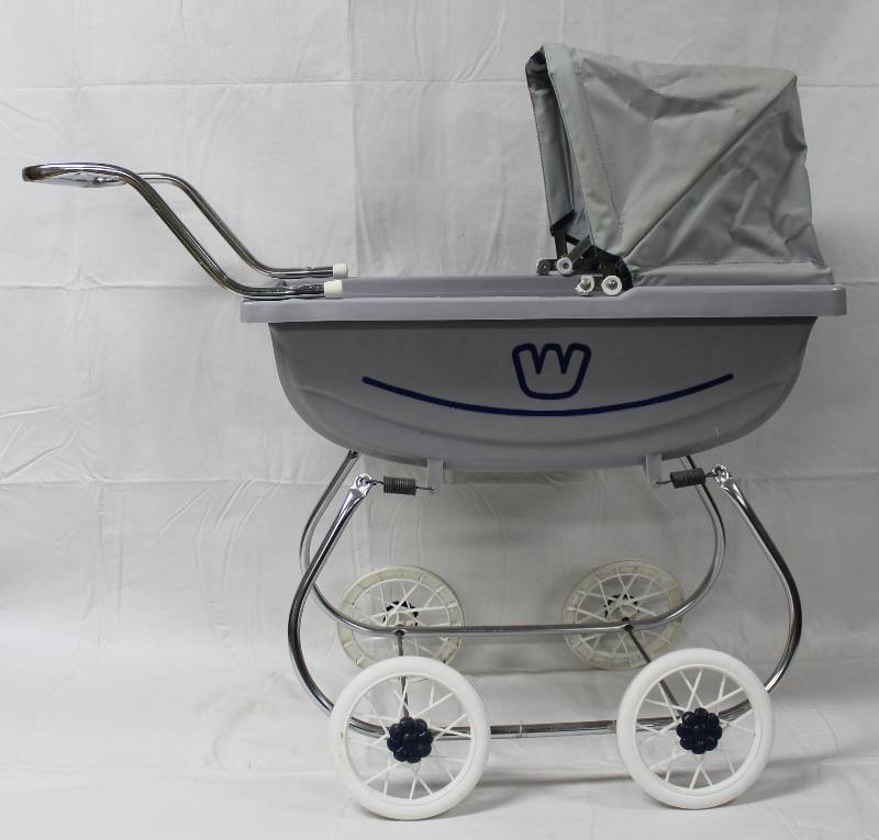 lot 9232 image: Vintage Doll Carriage Stroller Buggy.