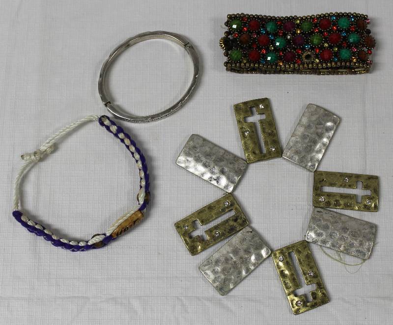 lot 9246 image: Lot of 4 Bracelets.