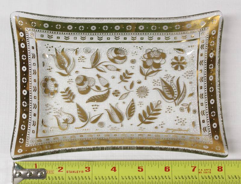 lot 9248 image: Georges Briard Glass Dish with Gold Leaf Detail