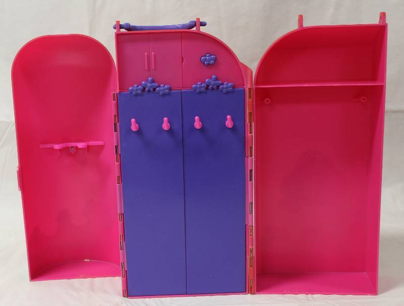 lot 9259 image: 2000 Mattel Barbie Closet Travel Case with Light-up Mirror.