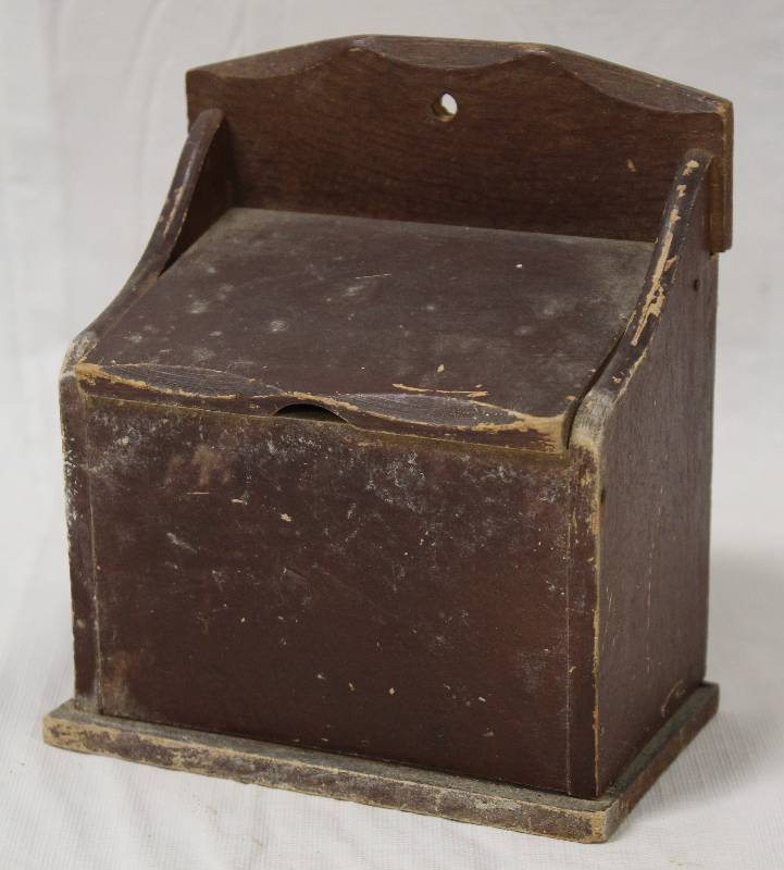 lot 9279 image: Wooden Wall Hanging Recipe Box.