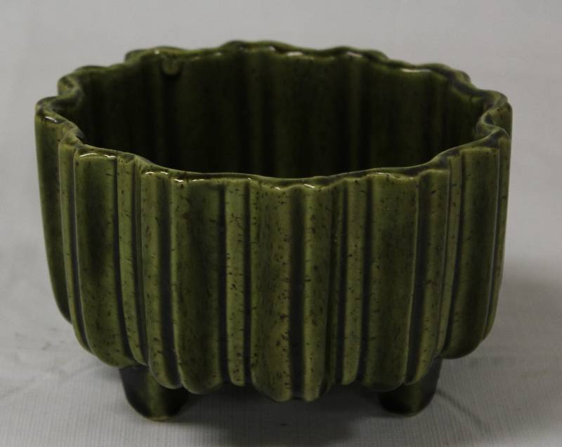 lot 9281 image: Vintage 438 UPCO USA Green 5 x 3 Ceramic Planter.