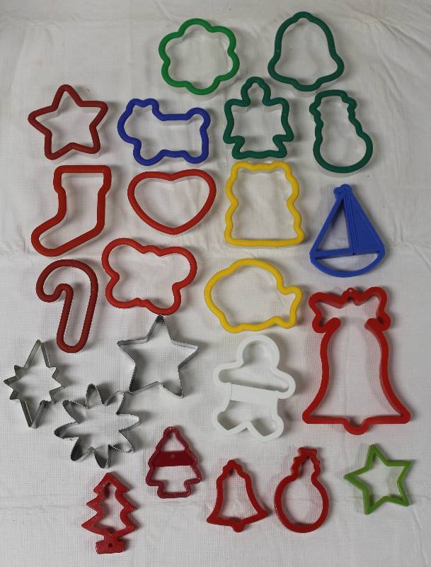 lot 9283 image: Lot of 23 Cookie Cutters - Nice Variety