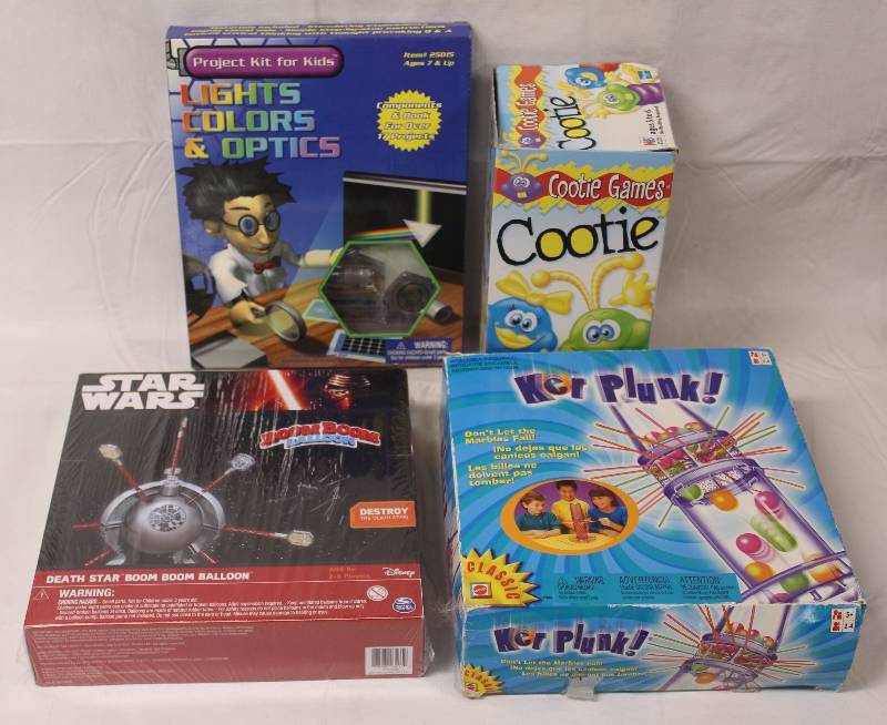 lot 9284 image: Games & Activities - Cootie, Ker Plunk, Star Wars Boom Boom Balloon & Project Kit.