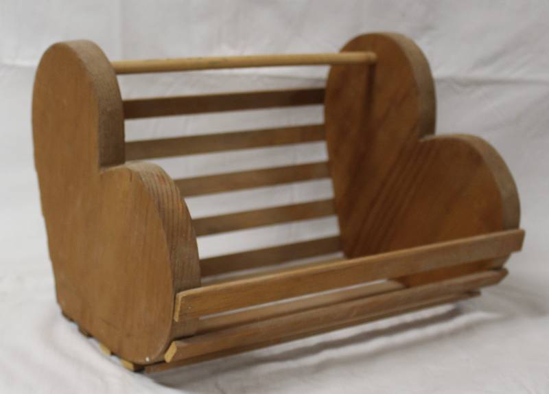 lot 9290 image: Wooden Heart Shaped Basket with Handle