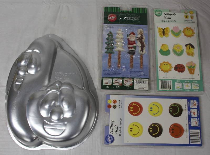 lot 9298 image: Variety of Baking Molds for Cakes and Candy.