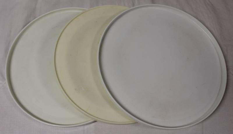 lot 9299 image: Nice Lazy Susan Plastic Kitchen Organizers.