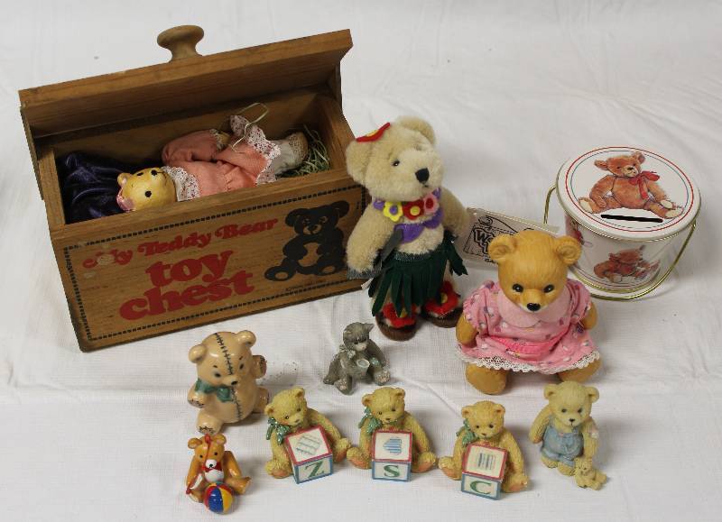 lot 9312 image: Bear Collection with 12 pieces. Ceramic, Toy Chest, Priscilla Hillman, and more.