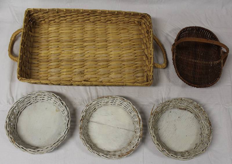 lot 9313 image: Set of 5 Wicker Basket Dcor