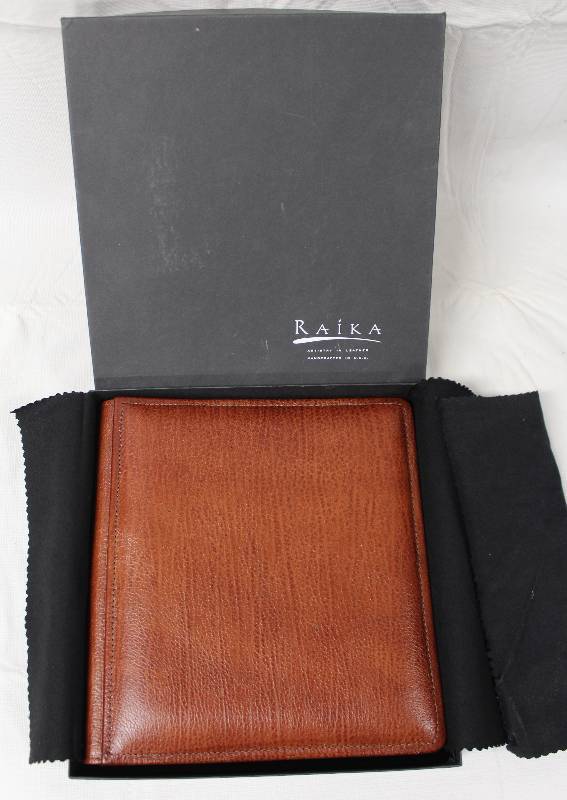 lot 9331 image: Raika Leather Photo Album - 30 Pages, holds 120 4x6 Photos