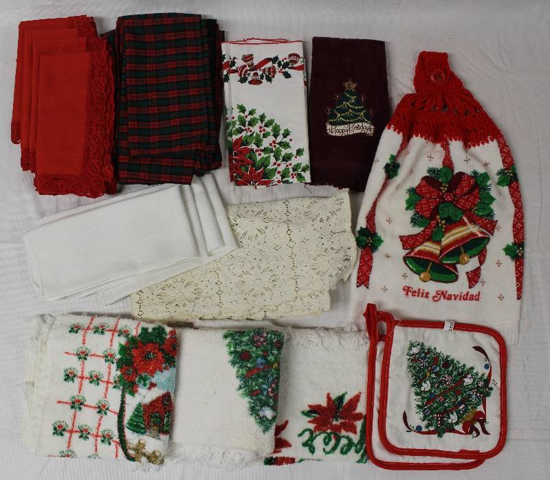 lot 9337 image: Lot of Christmas Linens - Napkins, Towels, pot holders.