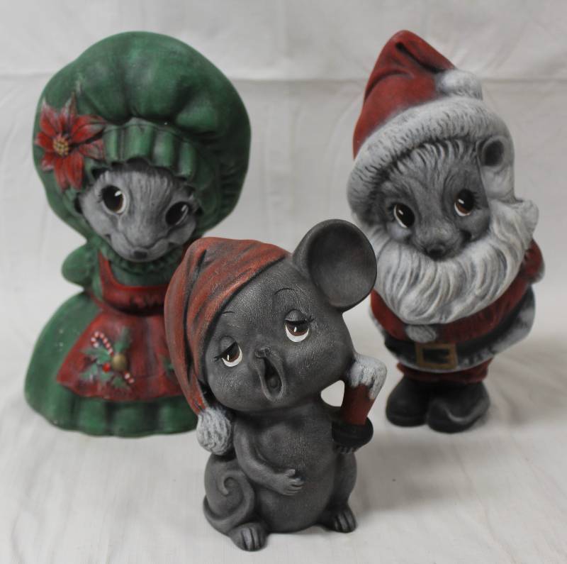 lot 9344 image: Adorable Christmas Mouse Family.