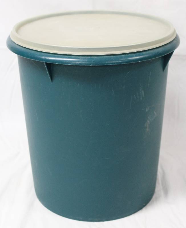 lot 9350 image: Tupperware Containers, Made in USA. 1203-4, 255-9