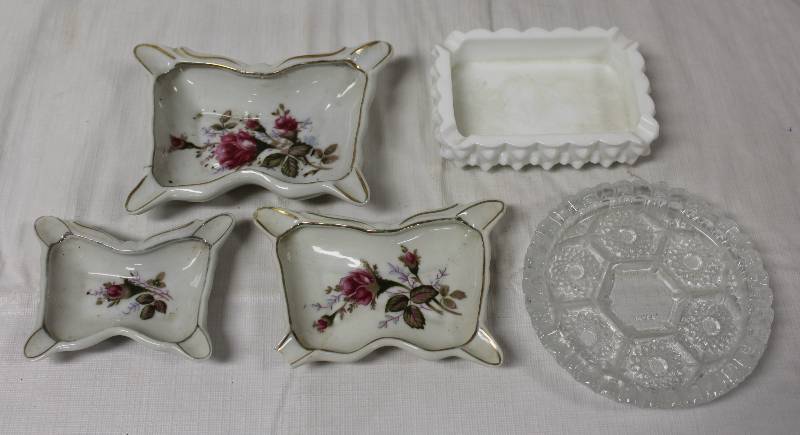 lot 9368 image: Vintage Ceramic and Glass Ashtrays - Bond Ware and Italy