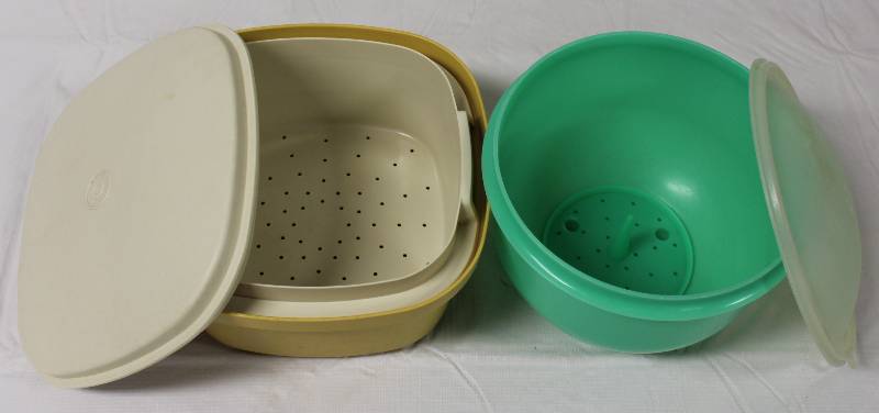 lot 9352 image: Tupperware Containers, Made in USA. 889-11, 888-11, 887-12, 1425-3, 1424-3, 61-189